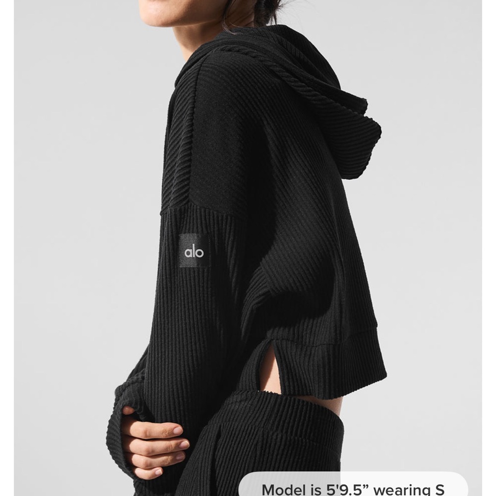 ALO MUSE HOODIE IN BLACK